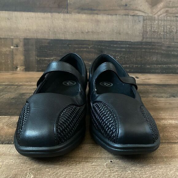 Athletic_Shoes